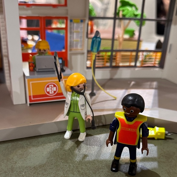 Playmobil Hospital, Ambulance, Playground, Pool Outdoors, and tons extras - Picture 3 of 15